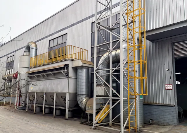 Large industrial dust collector and ducting system for foundry workshop environmental control