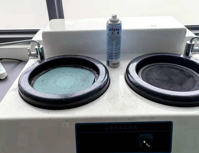 Metallographic sample polishing machine for casting inspection preparation